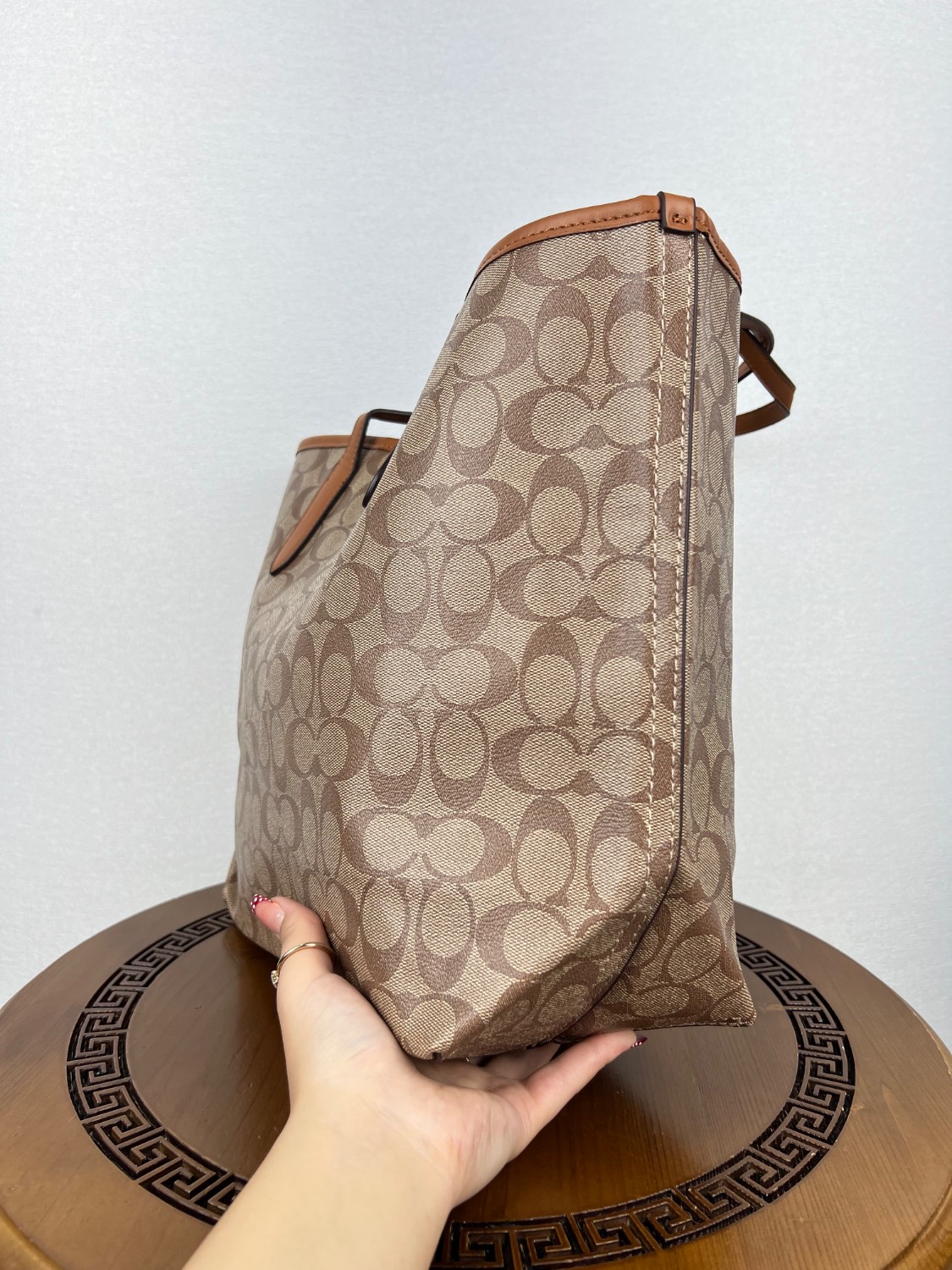 کیف برند COACH رنگ نسکافه ای - Image 4
