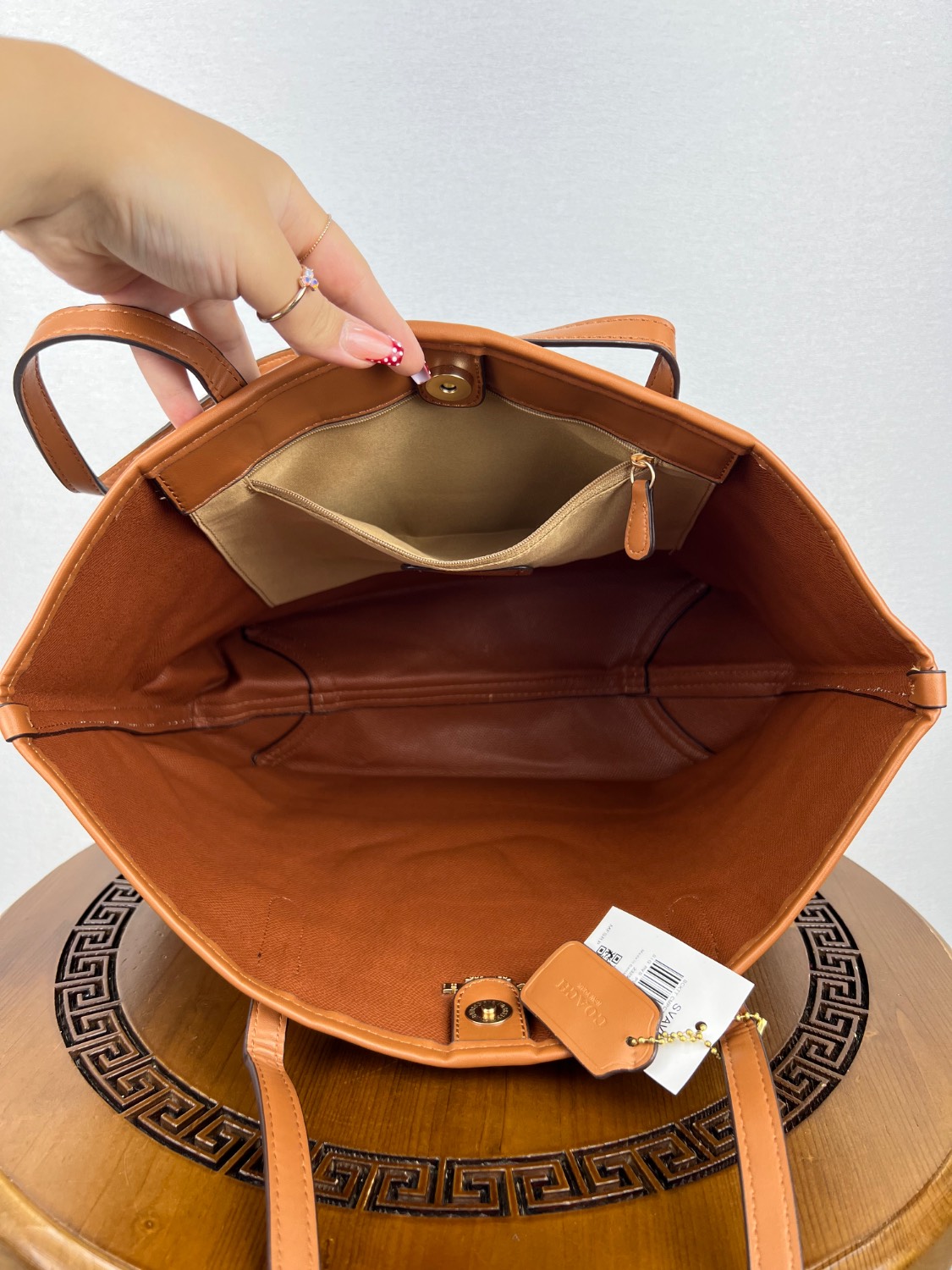 کیف برند COACH رنگ نسکافه ای - Image 8