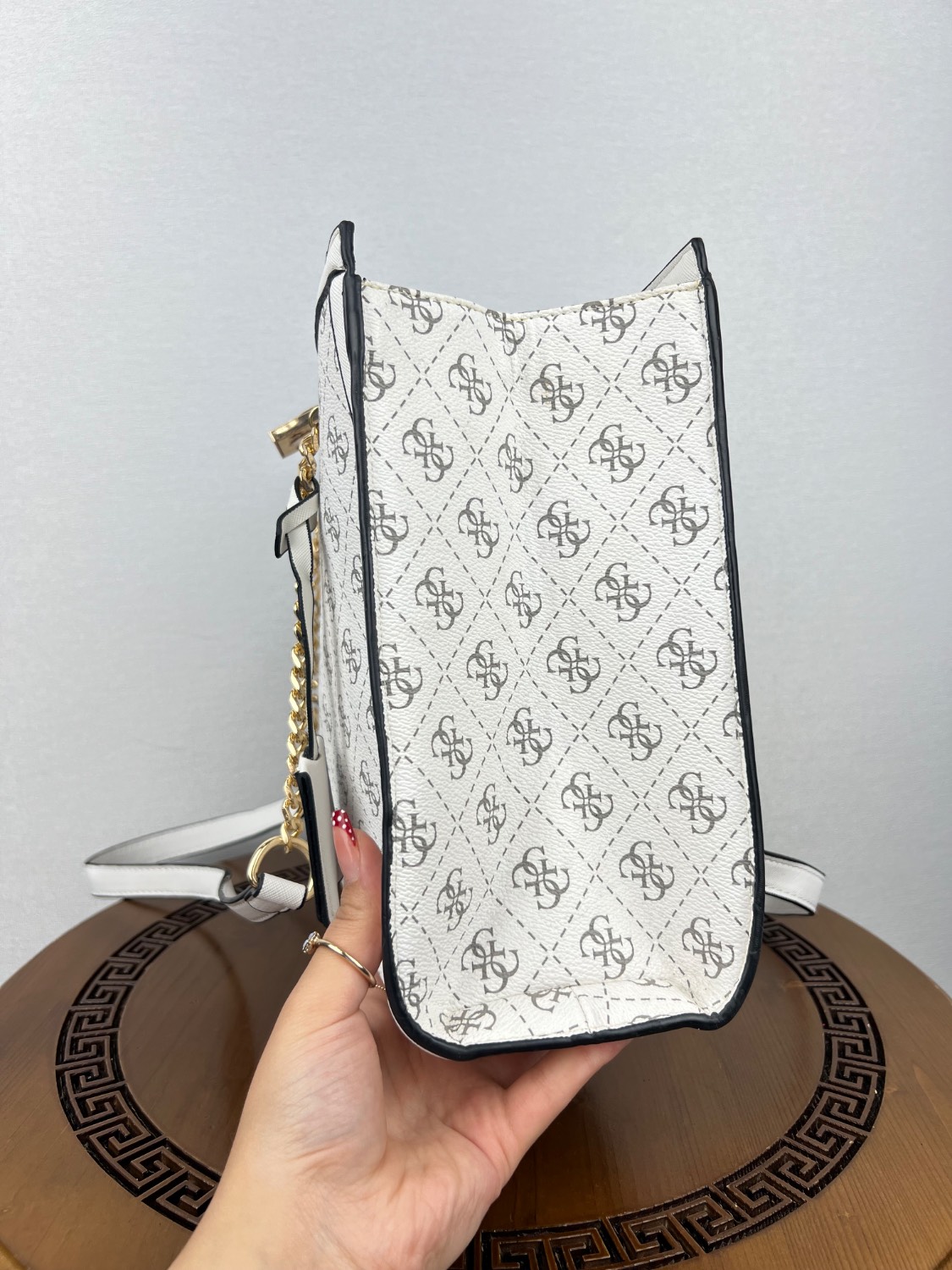 کیف برند GUESS - Image 4