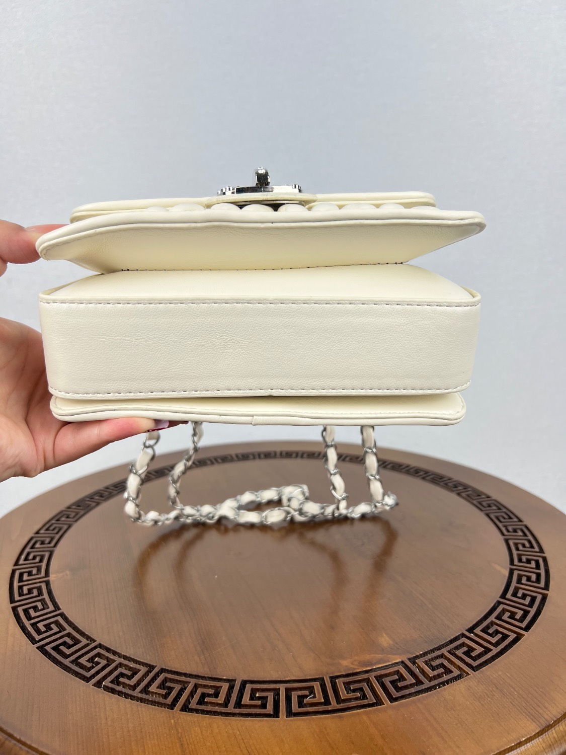 کیف زنانه دوشی رنگ سفید شیری - Image 4