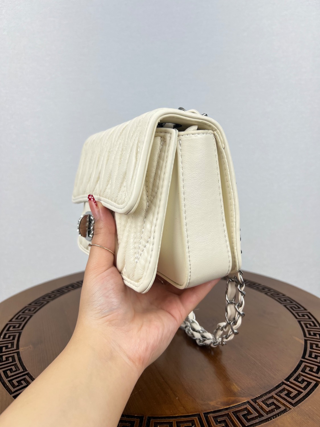 کیف زنانه دوشی رنگ سفید شیری - Image 5