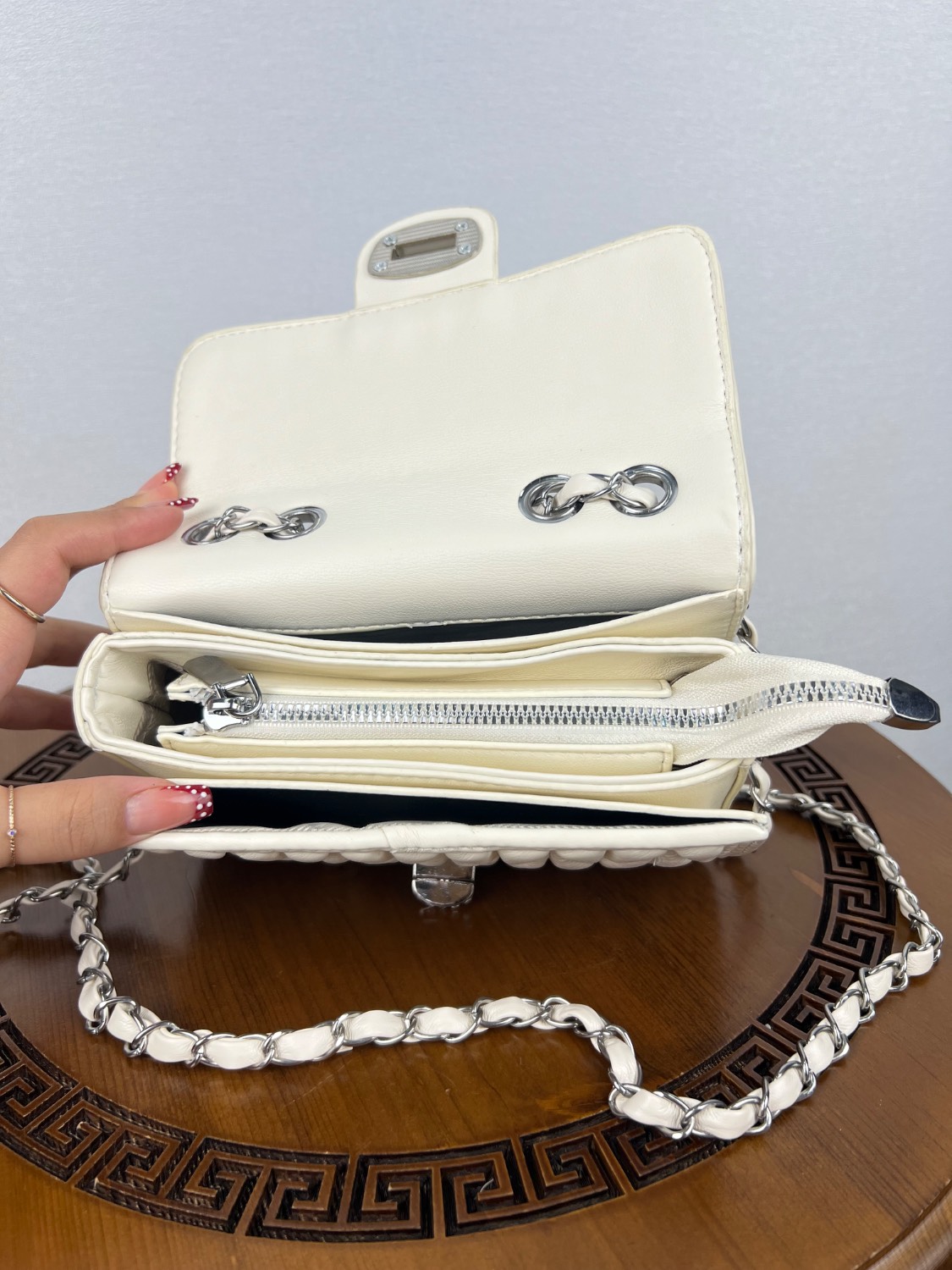 کیف زنانه دوشی رنگ سفید شیری - Image 9