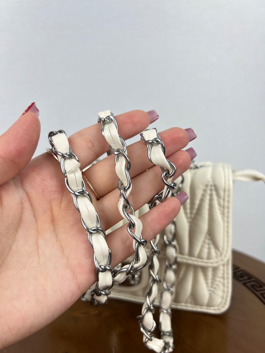 کیف زنانه دوشی رنگ سفید شیری - Image 7