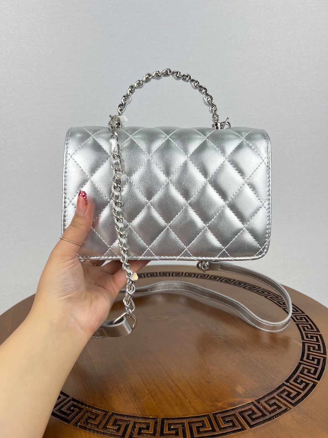 کیف برند KOSK Leather رنگ نقره ای - Image 3