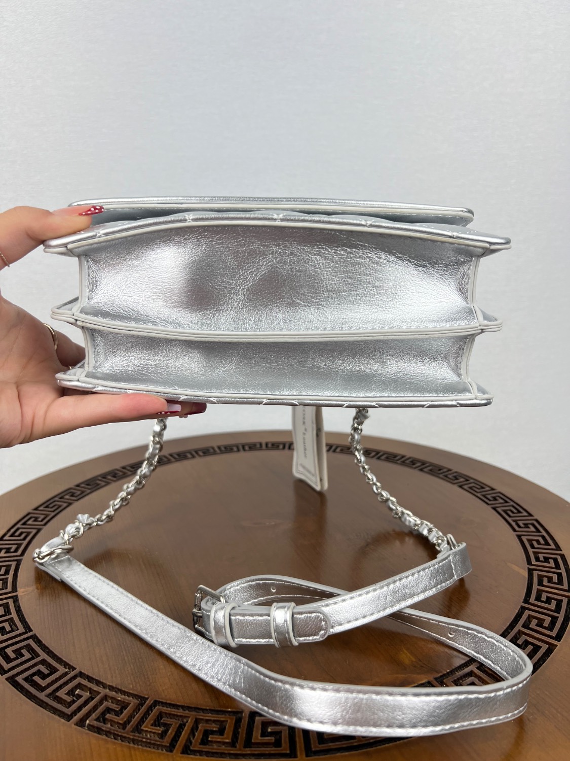کیف برند KOSK Leather رنگ نقره ای - Image 5