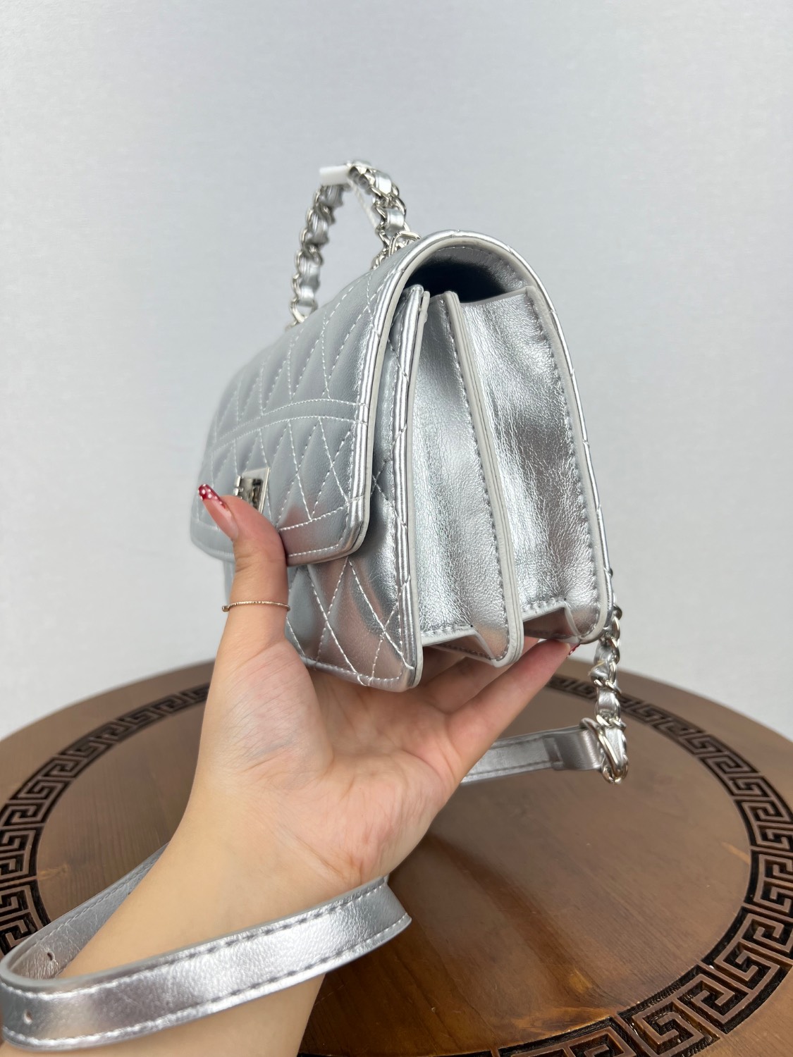 کیف برند KOSK Leather رنگ نقره ای - Image 4