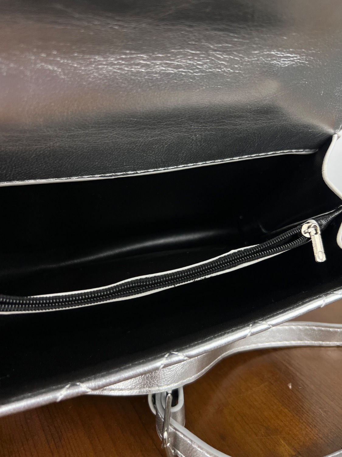 کیف برند KOSK Leather رنگ نقره ای - Image 7