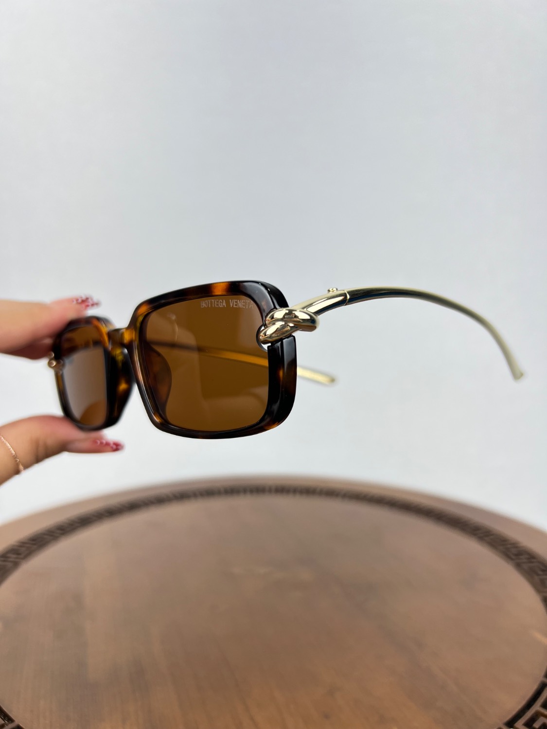 عینک برند BOTTEGA VENETA قهوه ای با فریم پلنگی